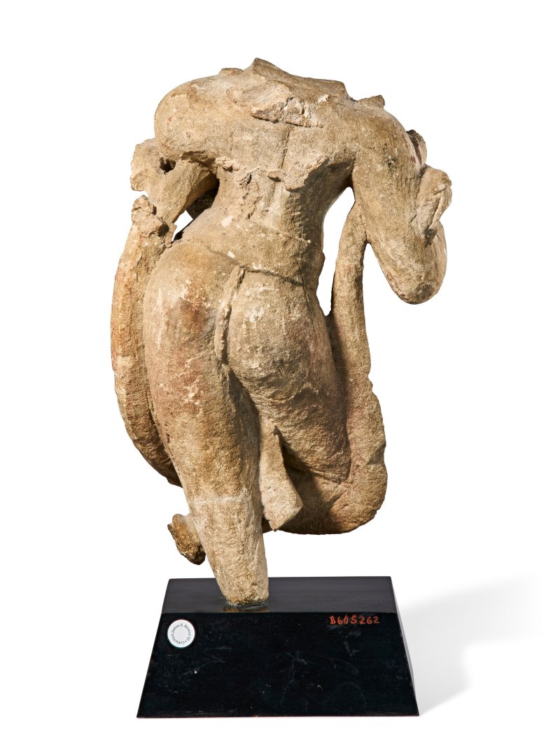 A BUFF SANDSTONE FIGURE OF KRISHNA AS VENOGOPALA  NORTH INDIA, CIRCA 15TH CENTURY - 图2