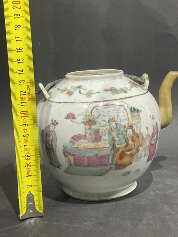 清晚期 粉彩人物茶壶 - 图9