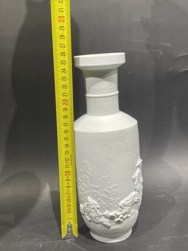 解放后 素胎堆塑人物纹棒槌瓶 - 图11