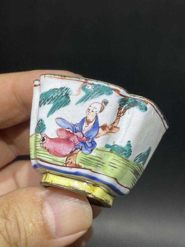 清 铜胎画珐琅山水人物四方倭角杯一对 - 图10