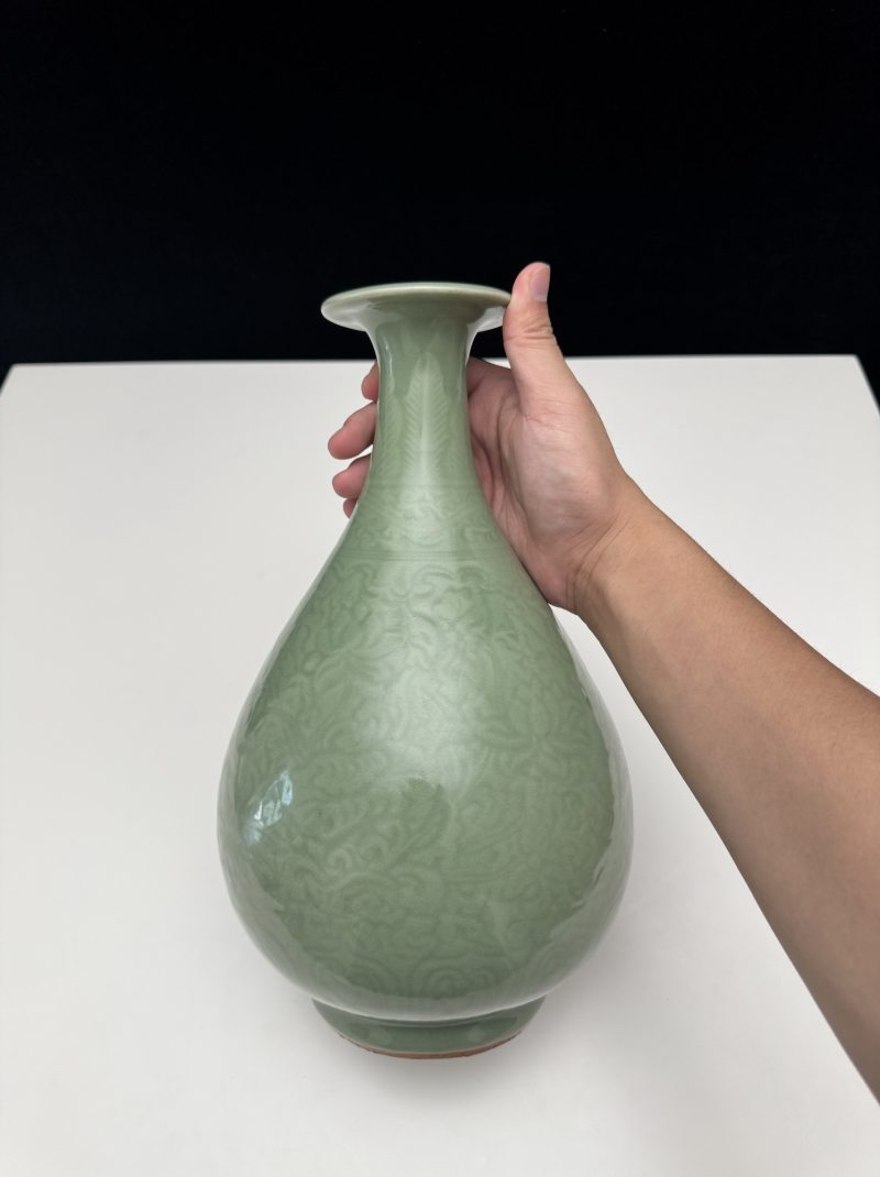 明15世纪初 龙泉青釉划花莲纹玉壶春瓶 - 图8