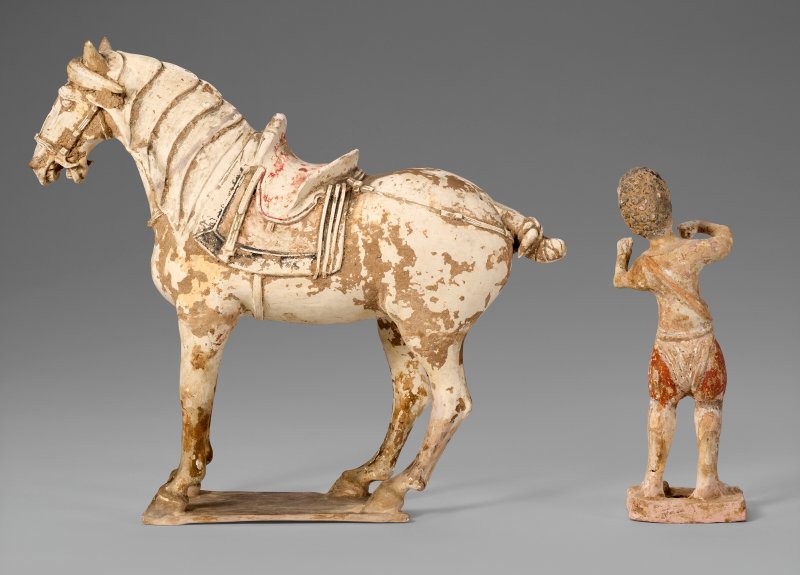 中國 唐 彩繪陶馬及胡人立像  CHINA, TANG DYNASTY (AD 618-907) - 图3