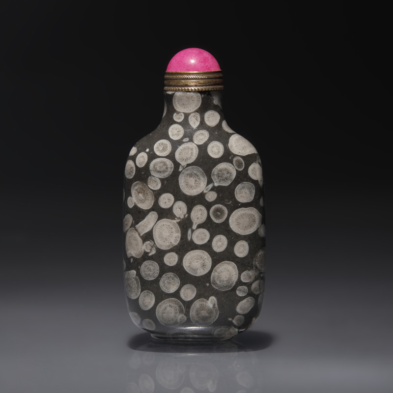 1750–1860年 石化石灰石鼻煙壺 | A Chinese Fossiliferous Limestone Snuff Bottle, Qing Dynasty, Circa 1750-1860 - 图1