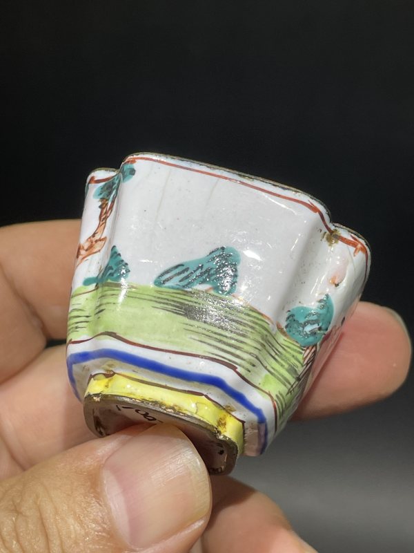 清 铜胎画珐琅山水人物四方倭角杯一对 - 图11