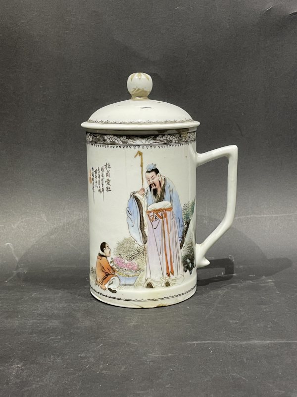 解放后 粉彩人物诗文盖杯