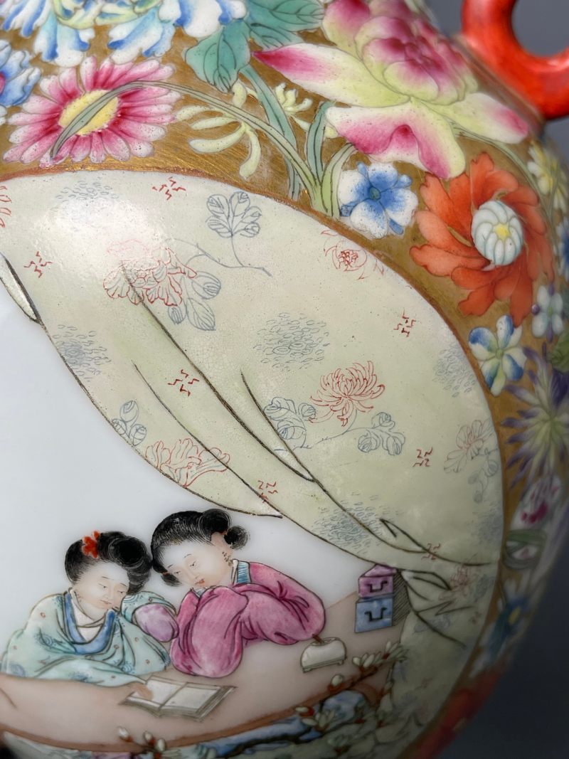 民国 粉彩描金百花不露地开光二乔图双耳瓶 - 图21
