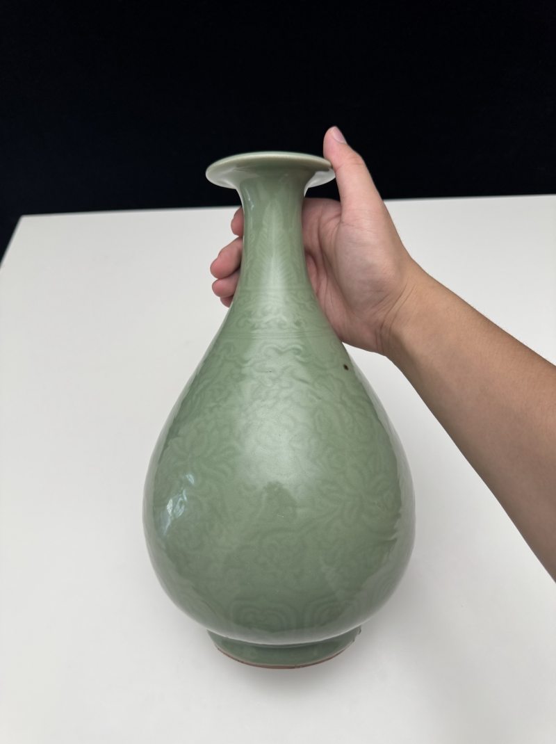 明15世纪初 龙泉青釉划花莲纹玉壶春瓶 - 图9