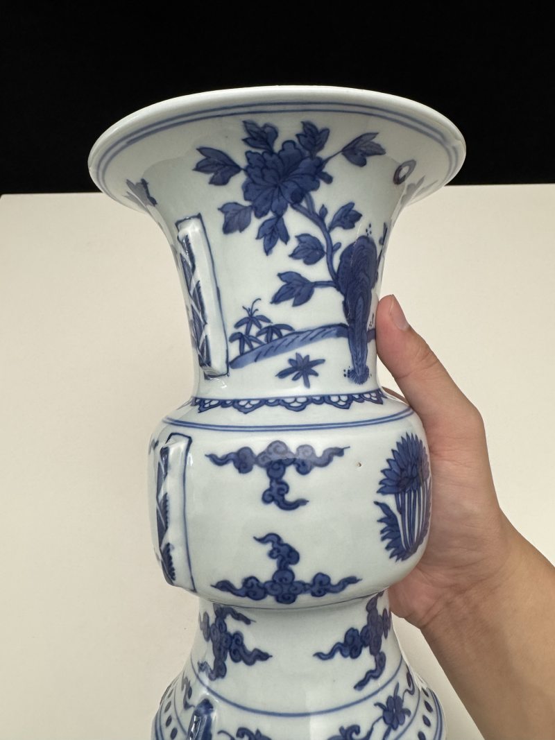 明万历 青花花卉纹出戟花觚 - 图8