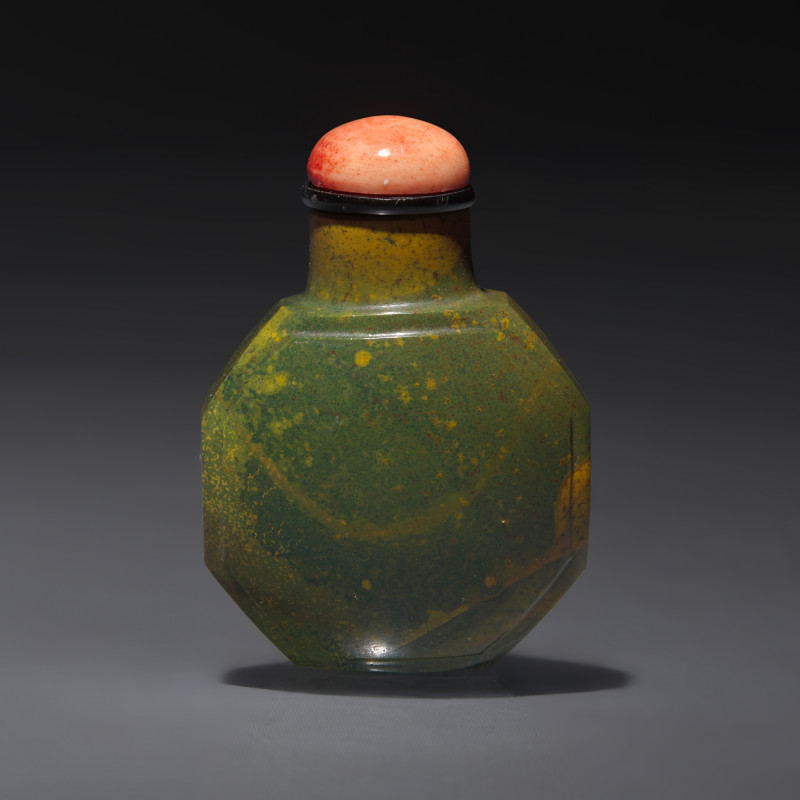 1750–1820年 羊肝瑪瑙八方磨棱小鼻煙壺 | A Small Chinese Faceted Jasper Snuff Bottle, Qing Dynasty, Circa 1750-1820 - 图2