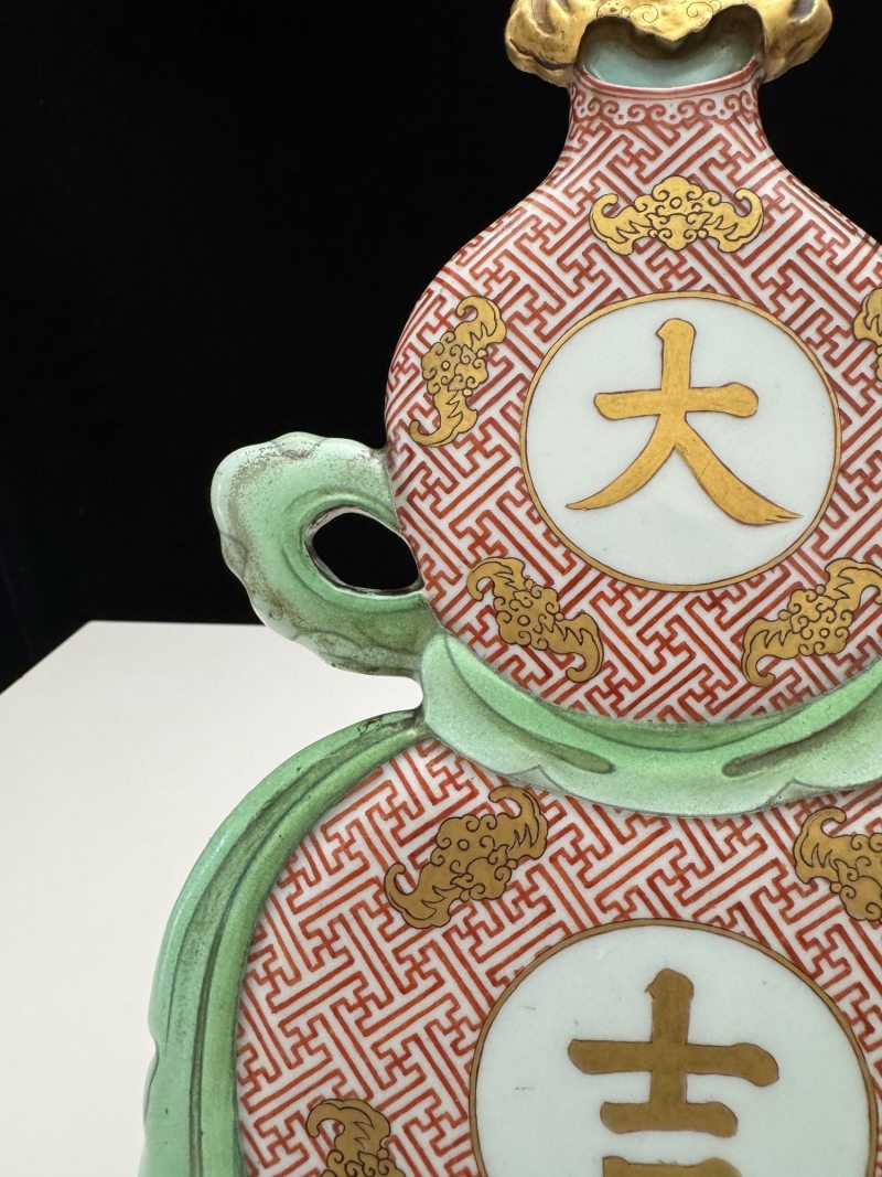 清乾隆 粉彩珊瑚红地描金“大吉”葫芦挂瓶瓷板 - 图4