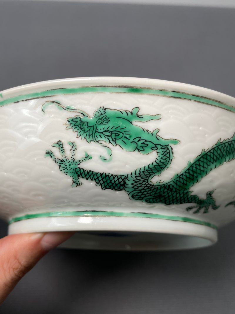 清道光 白釉暗刻海水绿龙纹盘 - 图6