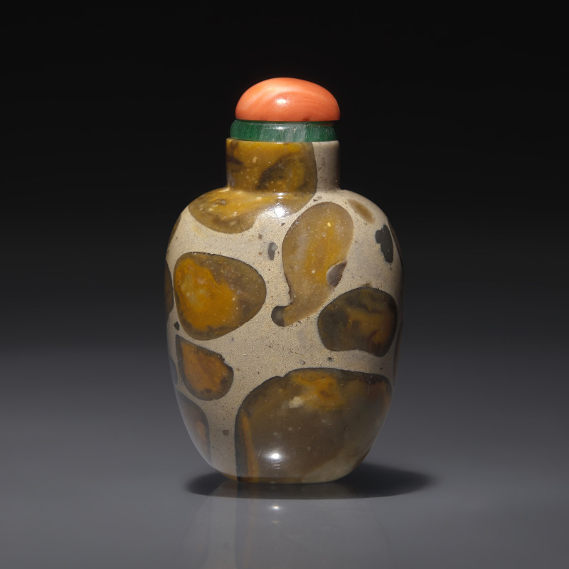 1780–1850年 抱子石鼻煙壺 | A Chinese Puddingstone Snuff Bottle, Qing Dynasty, Circa 1780-1850 - 图1