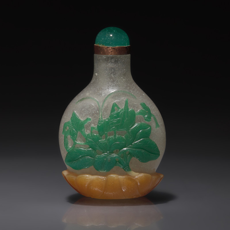 1821-1850年 雪霏地套三色料瑞鶴草蟲圖鼻煙壺 | A Chinese Three-Color Overlay Snuff Bottle, Qing Dynasty, Daoguang Period, Circa 1821-1850 - 图2