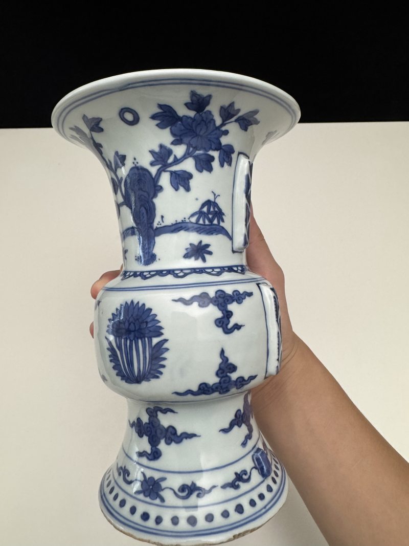 明万历 青花花卉纹出戟花觚 - 图9