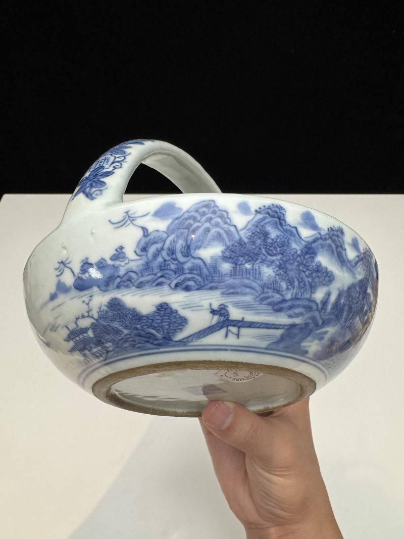 清嘉庆 青花「山水人物」图提梁洗 - 图9