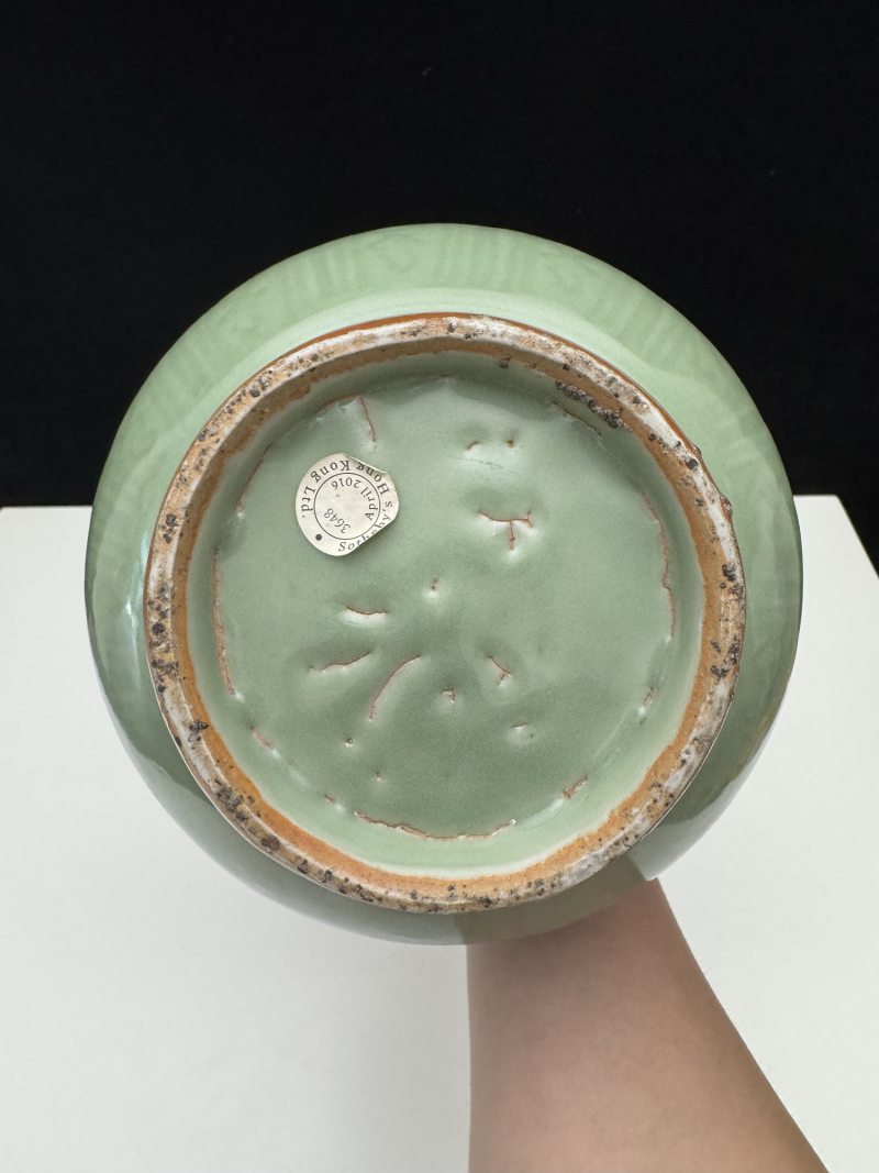明15世纪初 龙泉青釉划花莲纹玉壶春瓶 - 图11