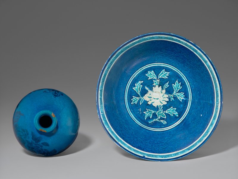 中國 明 琺華一路連科盌及孔雀綠地藍花梅瓶  CHINA, MING DYNASTY (1368-1644) - 图4