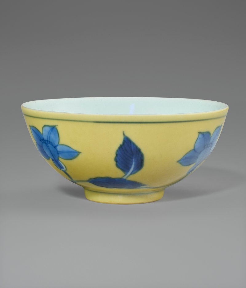 中國 清康熙 黃地錦葵紋盌  CHINA, KANGXI PERIOD (1662-1722) - 图2