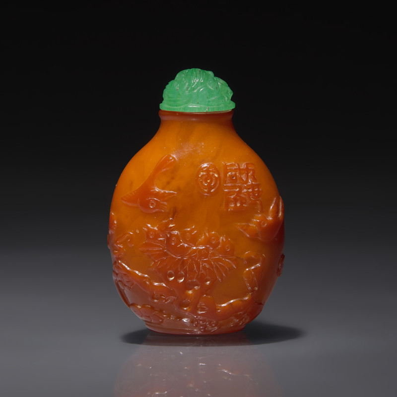 1800-1860年 琥珀雕喜鵲紋鼻煙壺 | A Chinese Carved Amber Snuff Bottle, Qing Dynasty, Circa 1800-1860 - 图1