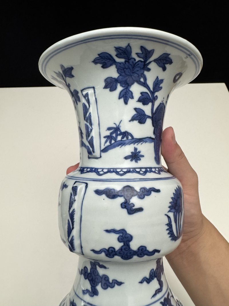 明万历 青花花卉纹出戟花觚 - 图10