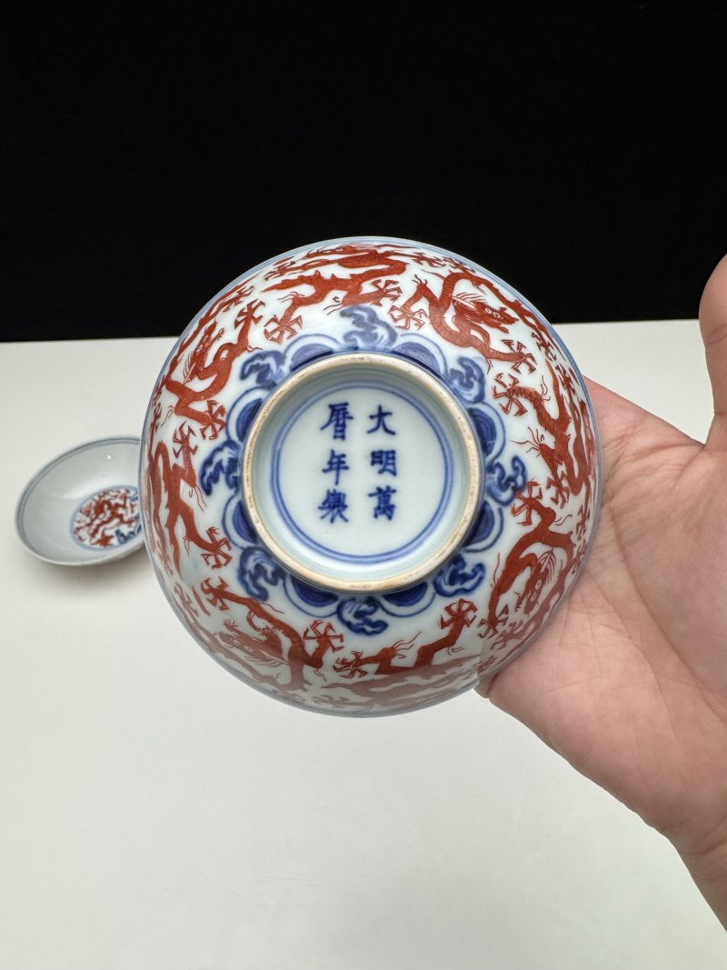 明万历 青花矾红彩海水云龙纹浅碗一对 - 图19