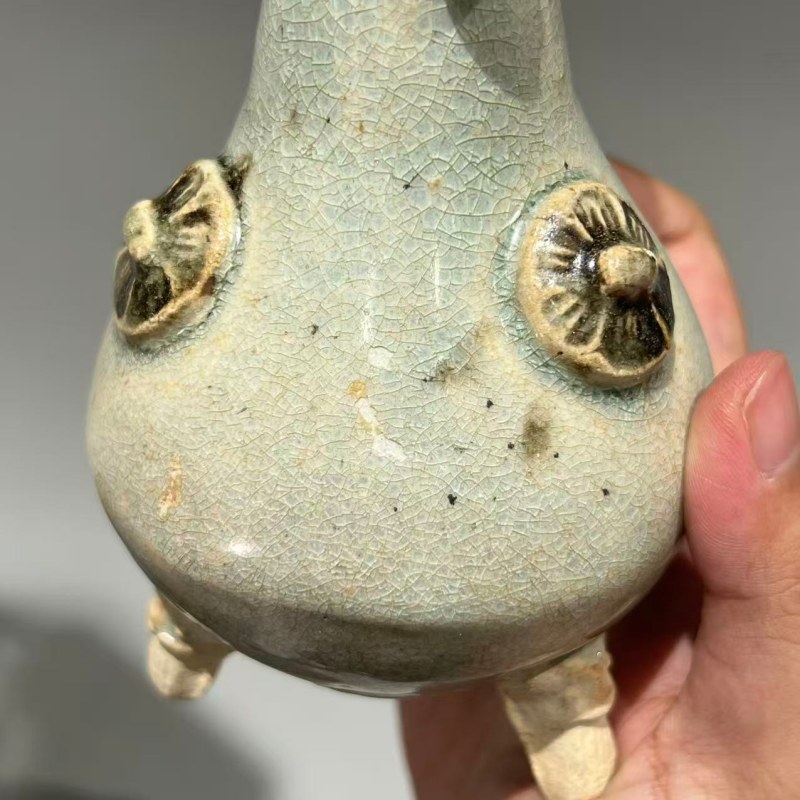 明代 青白釉三足瓶一对 - 图5