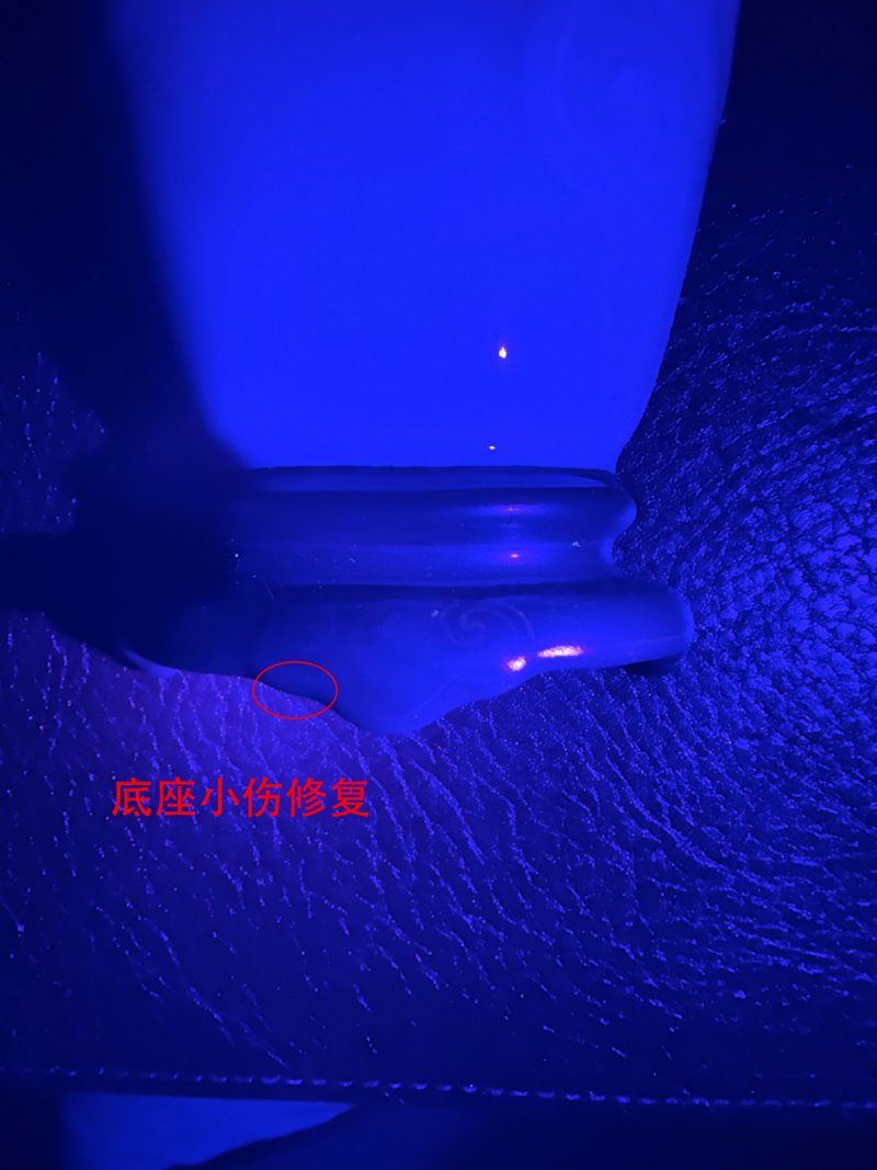 清乾隆 天蓝釉模印夔龙火珠纹壁瓶 - 图11