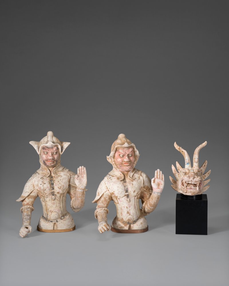 中國 唐 彩繪天王半身像一對及彩繪鎮墓獸首  CHINA, TANG DYNASTY (618-907)
