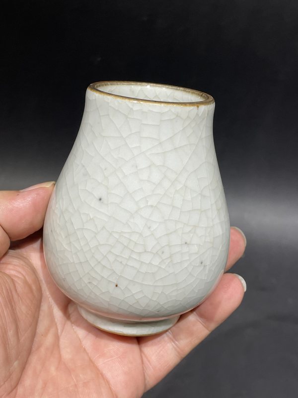 哥釉觯式杯 - 图2