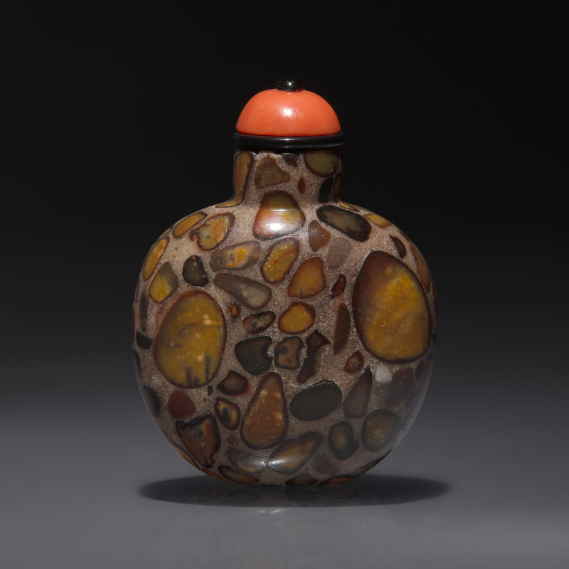 1740-1860年 抱子石鼻煙壺 | A Chinese Puddingstone Snuff Bottle, Qing Dynasty, Circa 1740-1860 - 图1