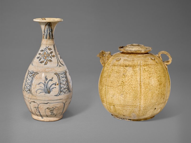 越南 十五世紀 安南窯青花瓶  VIETNAM, 15TH CENTURY
