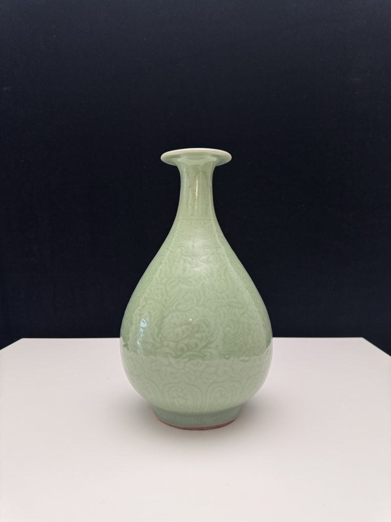 明15世纪初 龙泉青釉划花莲纹玉壶春瓶 - 图4