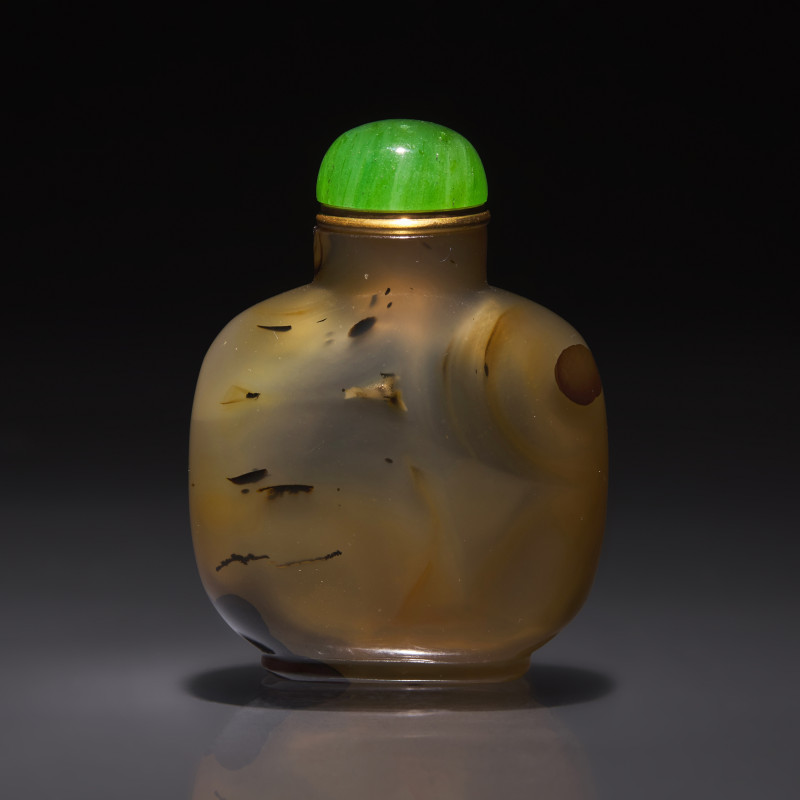 1780–1850年 瑪瑙巧雕馬上封侯圖鼻煙壺 | A Chinese Carved Shadow Agate "Monkeys and Wasps" Snuff Bottle, Qing Dynasty, Circa 1780-1850 - 图2