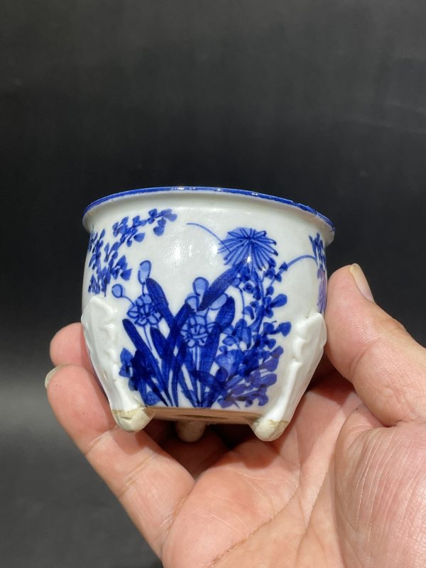 民国青花菖蒲盆带托 - 图5
