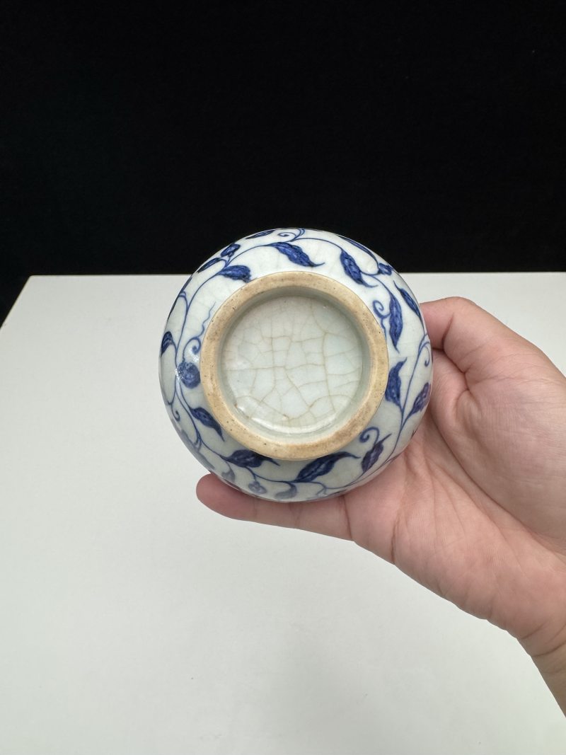 明宣德 青花缠枝花卉纹瓶 - 图16