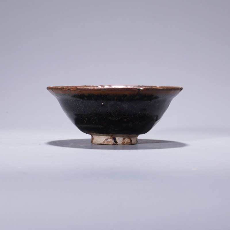 明代 黑釉花口盏 - 图2