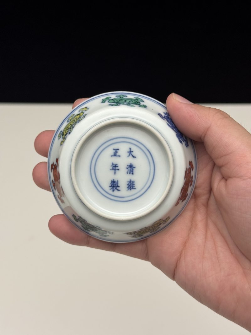 清雍正 斗彩仿成化如意灵芝纹折腰小碟 - 图12
