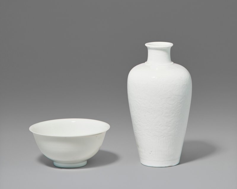 中國 清十八/十九世紀 白釉瓷器兩件  CHINA, 18TH-19TH CENTURY - 图1
