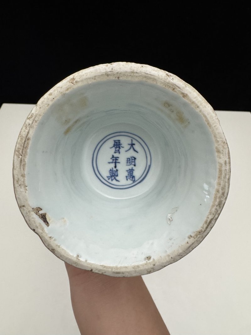 明万历 青花花卉纹出戟花觚 - 图12