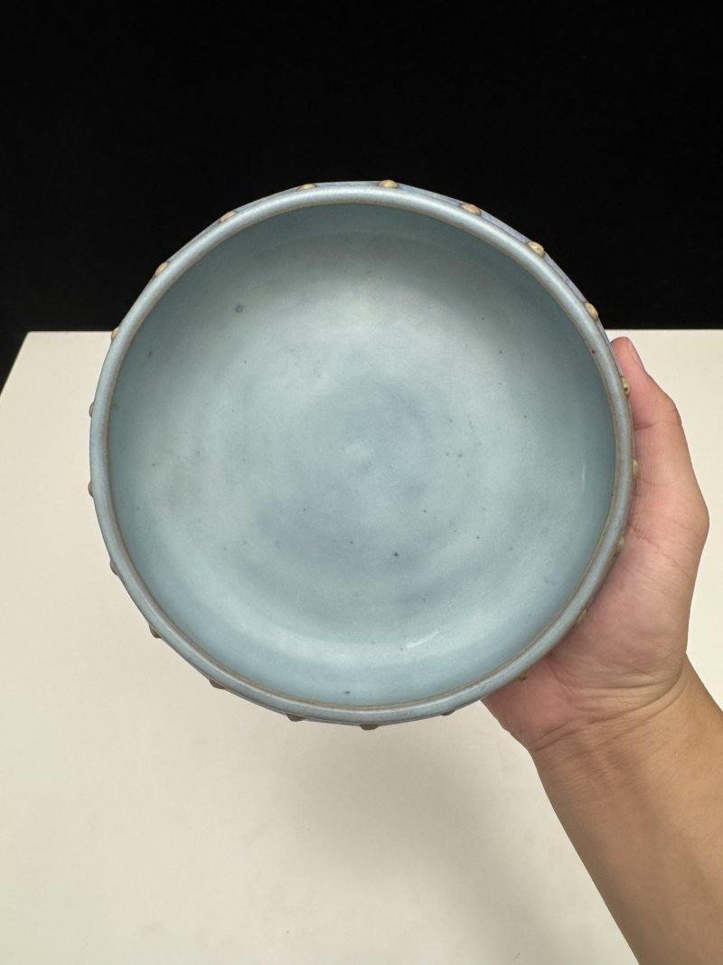 18世纪 仿钧窑天蓝釉鼓钉三足水仙盆 - 图9