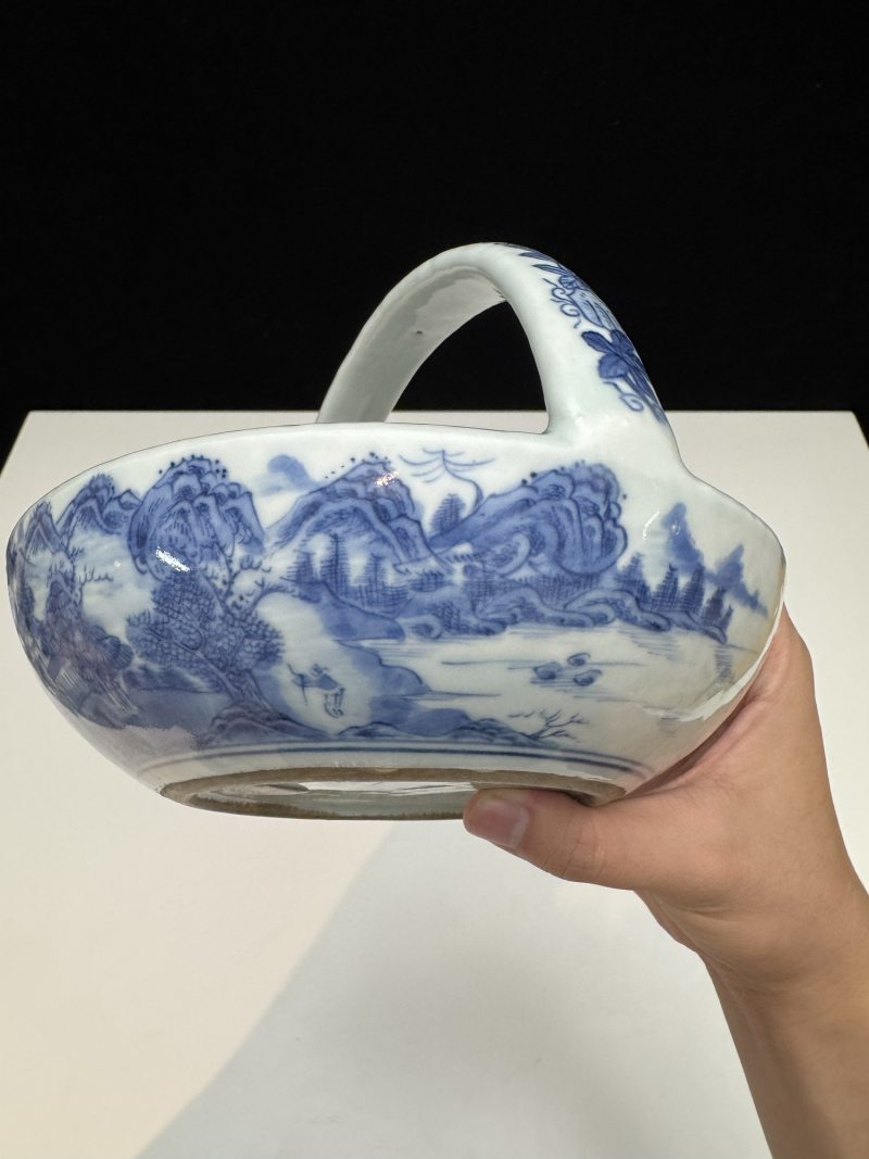清嘉庆 青花「山水人物」图提梁洗 - 图12