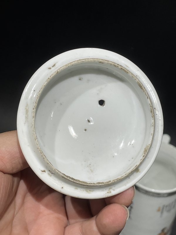 解放后 粉彩人物诗文盖杯 - 图6