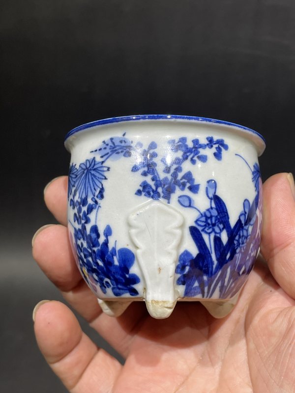 民国青花菖蒲盆带托 - 图6