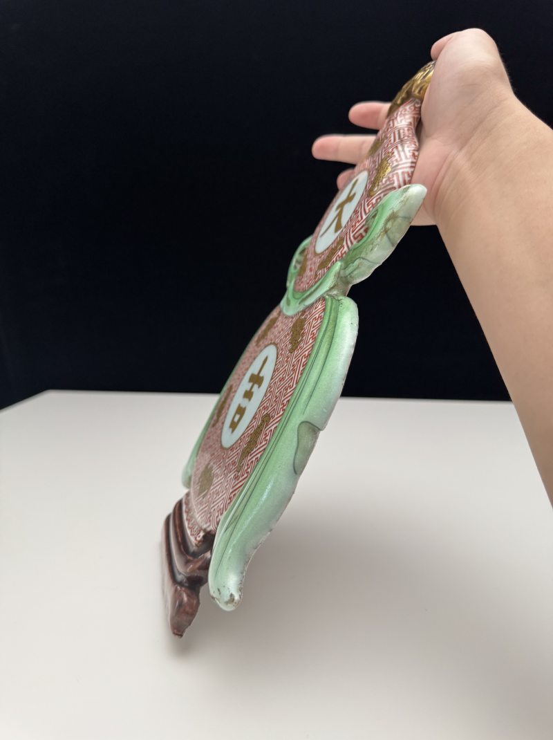 清乾隆 粉彩珊瑚红地描金“大吉”葫芦挂瓶瓷板 - 图10
