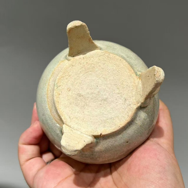 明代 青白釉三足瓶一对 - 图8