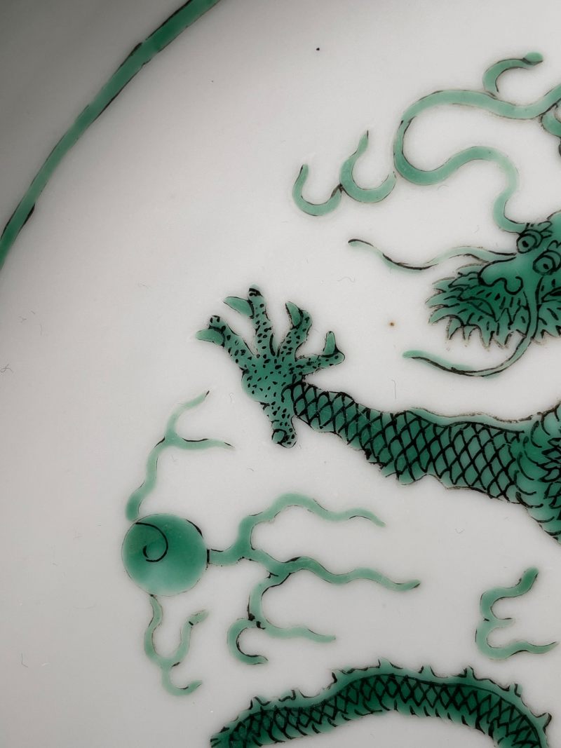 清道光 白釉暗刻海水绿龙纹盘 - 图16