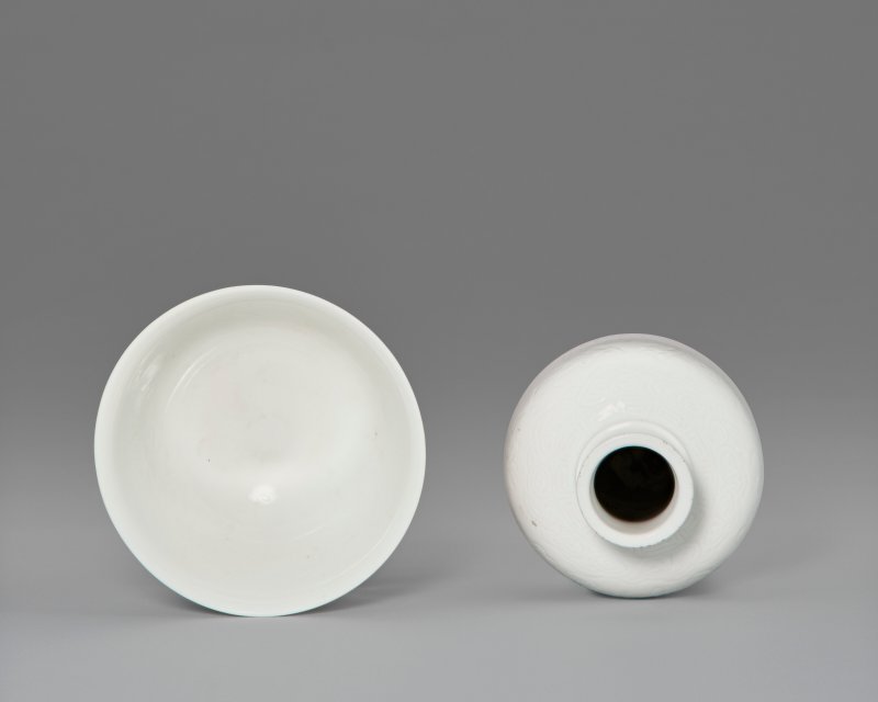 中國 清十八/十九世紀 白釉瓷器兩件  CHINA, 18TH-19TH CENTURY - 图2