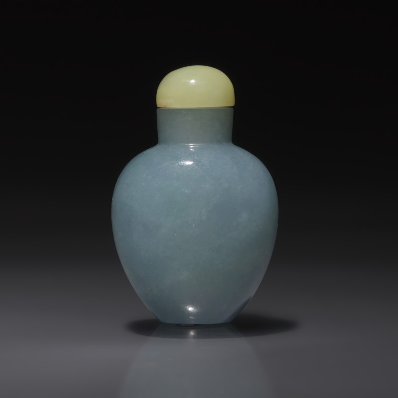 灰藍翡翠素面鼻煙壺 | A Chinese Greyish-Blue Jadeite Snuff Bottle - 图2