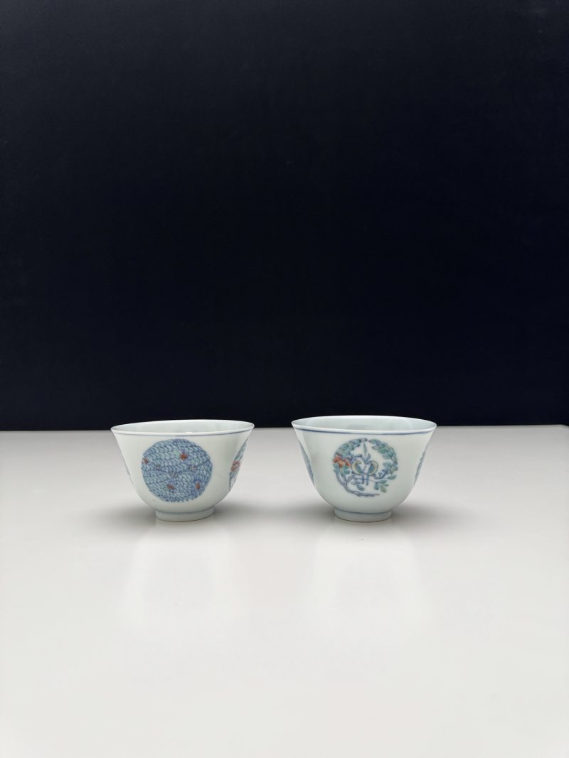 清康熙-雍正 仿成窑斗彩团花花鸟纹杯 （一对） - 图2