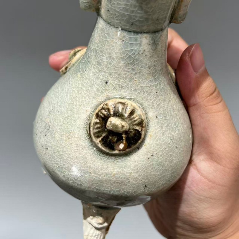 明代 青白釉三足瓶一对 - 图9